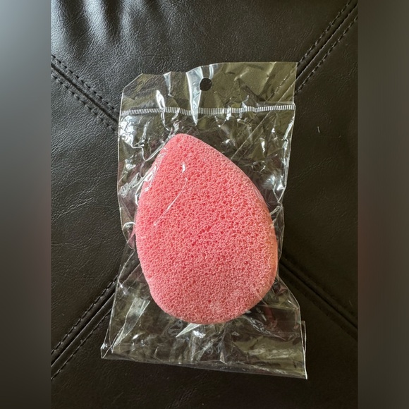 Crème Shop Hello Kitty 60 Face Towelettes, 2 My Melody Sheet Mask, Sponge Scrub - Picture 7 of 7